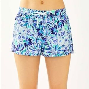 Lilly Pulitzer runaround shorts Large